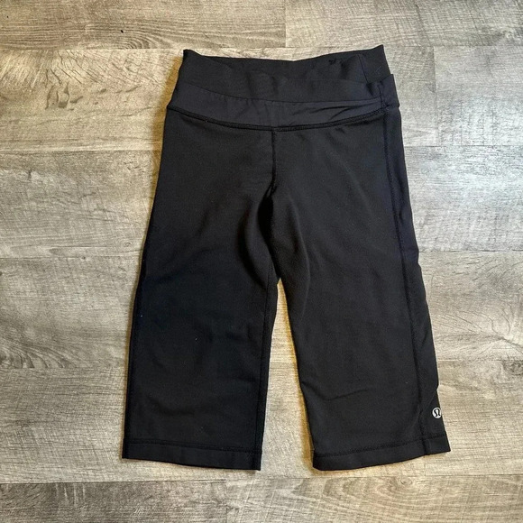 Lululemon Clam Digger Leggings with Cross Waist Size 4 - Picture 1 of 5